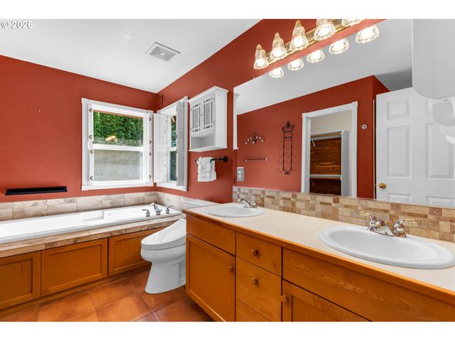 10900 Ne 26TH Ave, Vancouver, WA 98686