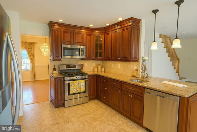 4 RIVER EDGE DR, Jackson, NJ 08527