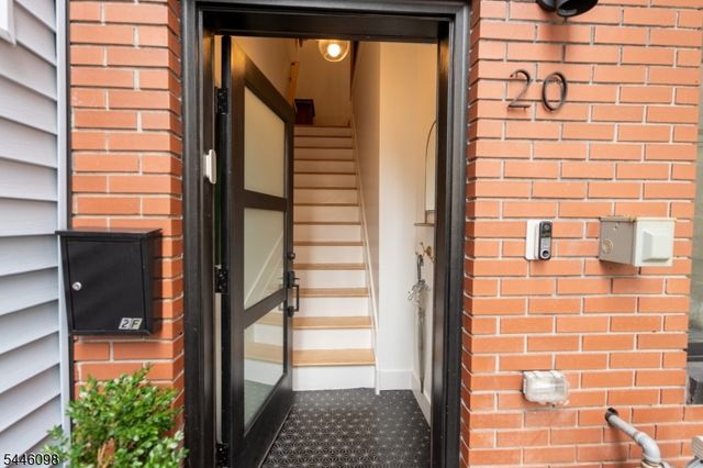 20 Westervelt Pl 2F, Jersey City, NJ 07304