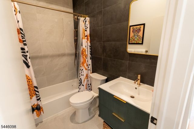 20 Westervelt Pl 2F, Jersey City, NJ 07304