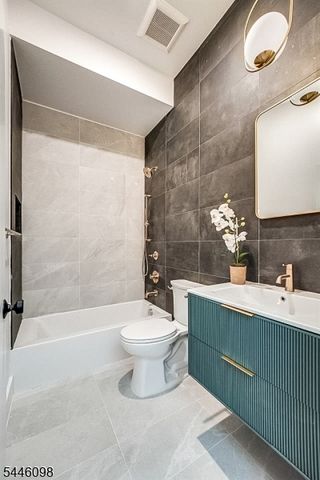 20 Westervelt Pl 2F, Jersey City, NJ 07304