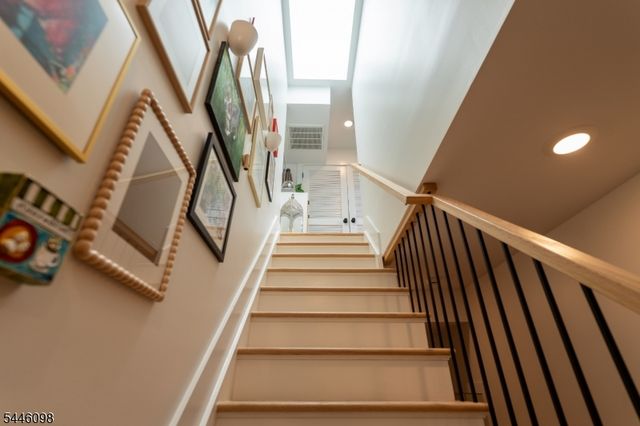 20 Westervelt Pl 2F, Jersey City, NJ 07304