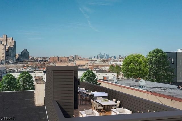 20 Westervelt Pl 2F, Jersey City, NJ 07304