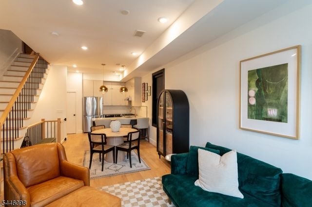 20 Westervelt Pl 2F, Jersey City, NJ 07304
