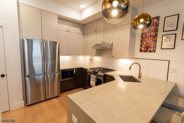 20 Westervelt Pl 2F, Jersey City, NJ 07304