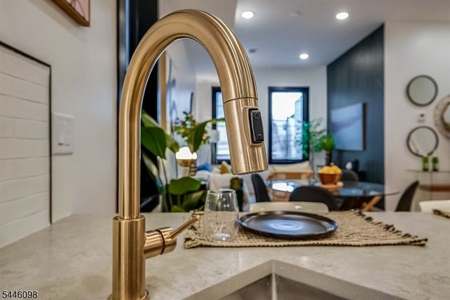 20 Westervelt Pl 2F, Jersey City, NJ 07304