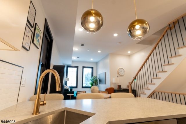 20 Westervelt Pl 2F, Jersey City, NJ 07304