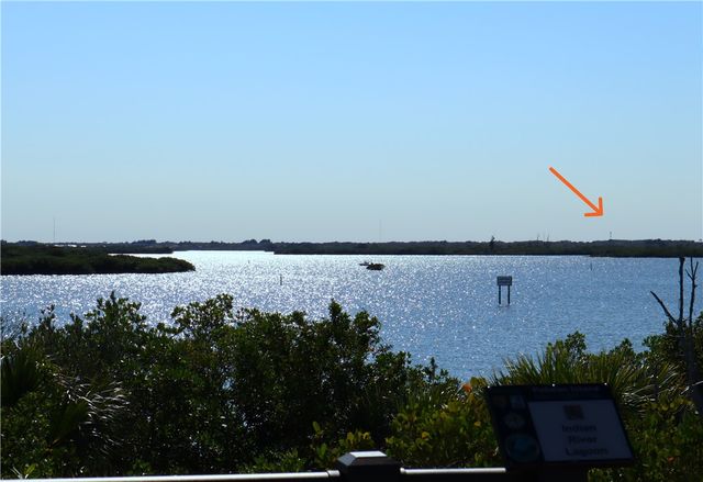 6240 E Mirror Lake Drive 201, Sebastian, FL 32958
