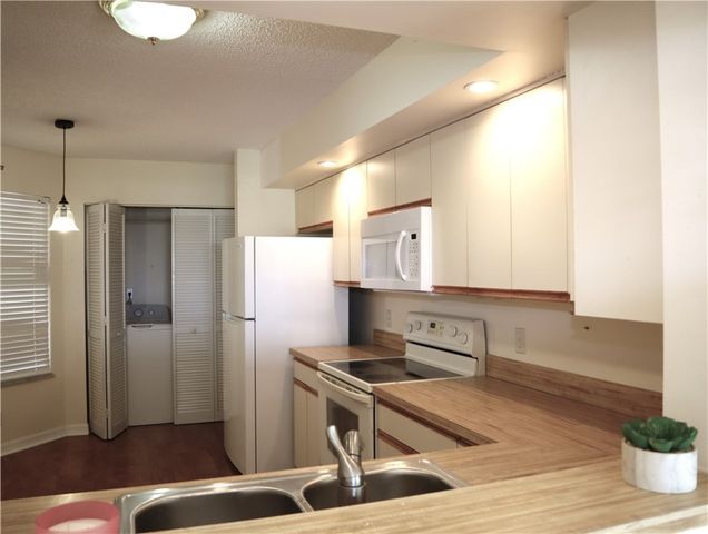 6240 E Mirror Lake Drive 201, Sebastian, FL 32958
