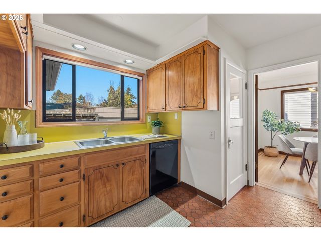 3935 Ne 65TH Ave, Portland, OR 97213