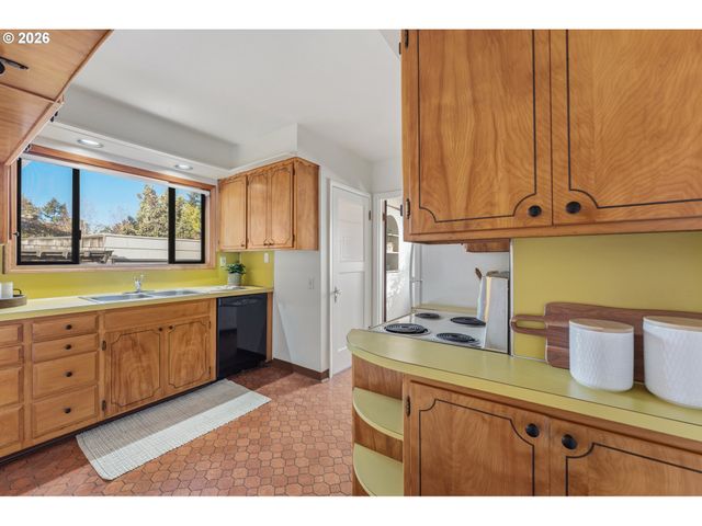 3935 Ne 65TH Ave, Portland, OR 97213