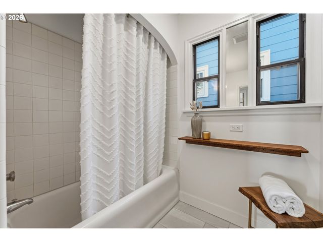 3935 Ne 65TH Ave, Portland, OR 97213