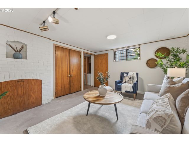 3935 Ne 65TH Ave, Portland, OR 97213