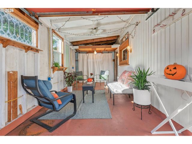 3935 Ne 65TH Ave, Portland, OR 97213
