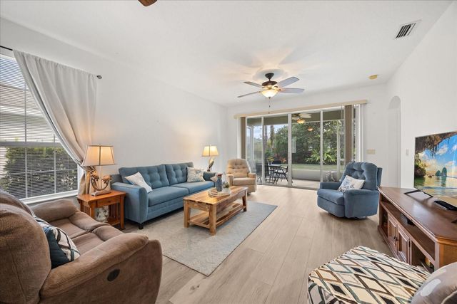 8050 WATERBURY WAY, Mount Dora, FL 32757