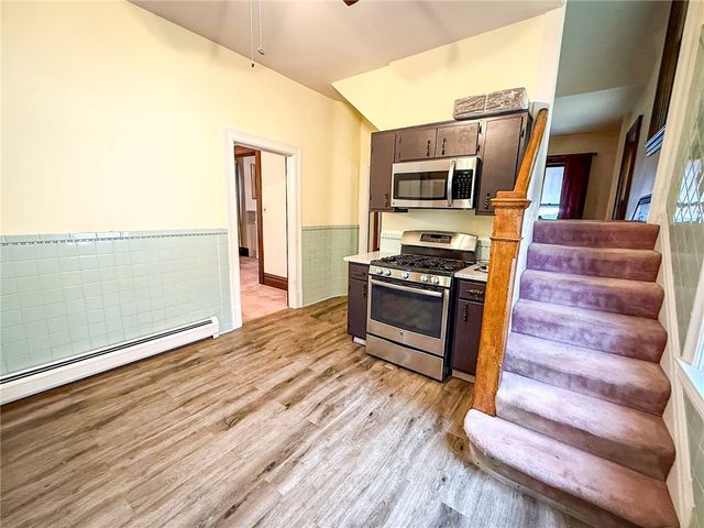 453 E Pearl St, City Of But Ne, PA 16001