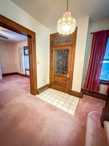 453 E Pearl St, City Of But Ne, PA 16001