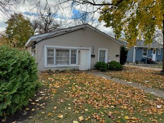 122 E State Street, North Aurora, IL 60542