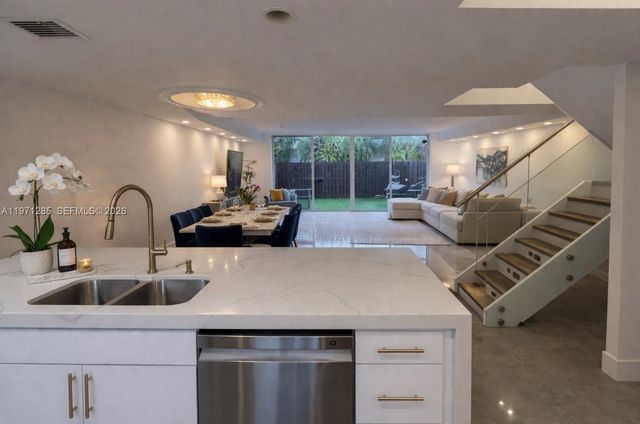 2308 NE 7th St 29, Hallandale Beach, FL 33009