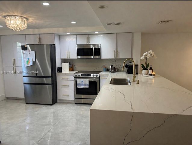 2308 NE 7th St 29, Hallandale Beach, FL 33009