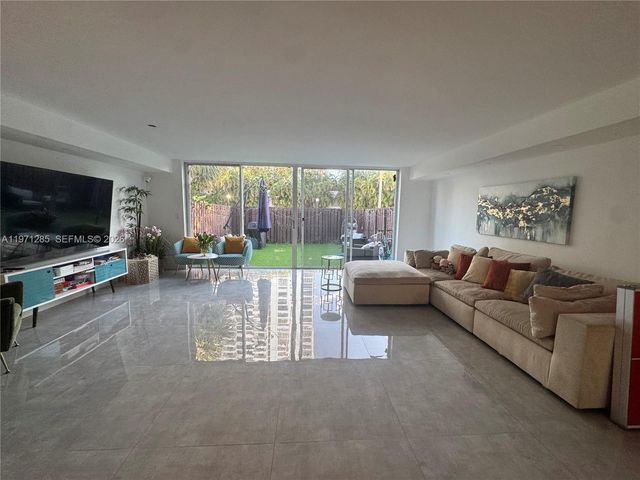 2308 NE 7th St 29, Hallandale Beach, FL 33009