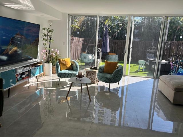 2308 NE 7th St 29, Hallandale Beach, FL 33009