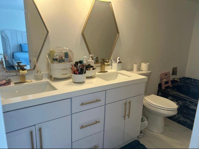 2308 NE 7th St 29, Hallandale Beach, FL 33009