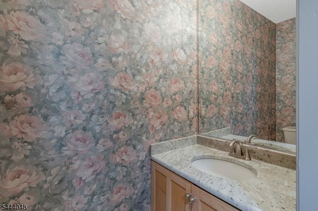 12 Carriage Pl, Edison Twp., NJ 08820