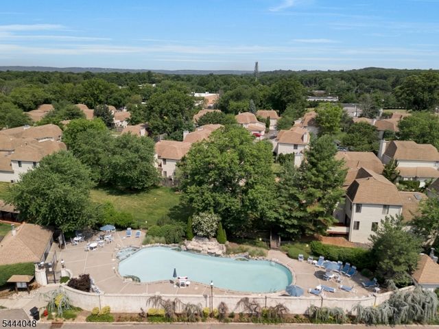 12 Carriage Pl, Edison Twp., NJ 08820