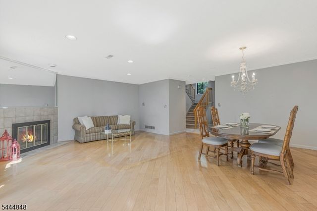 12 Carriage Pl, Edison Twp., NJ 08820