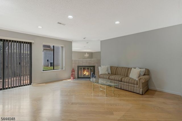 12 Carriage Pl, Edison Twp., NJ 08820