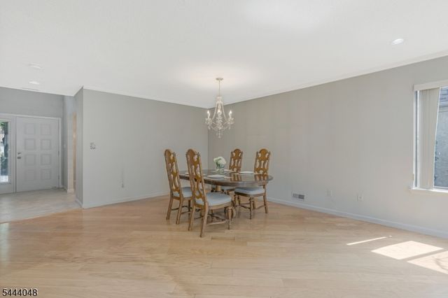 12 Carriage Pl, Edison Twp., NJ 08820