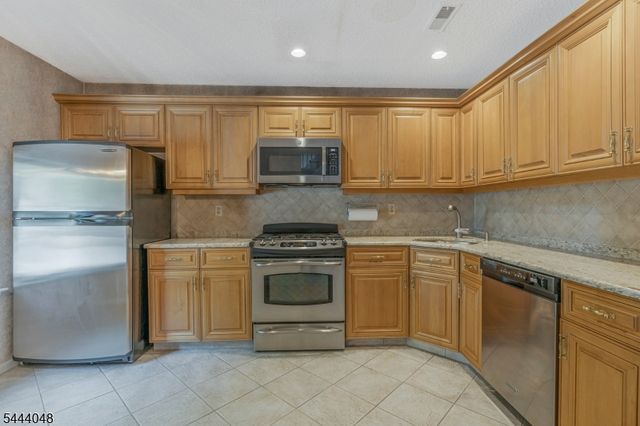12 Carriage Pl, Edison Twp., NJ 08820