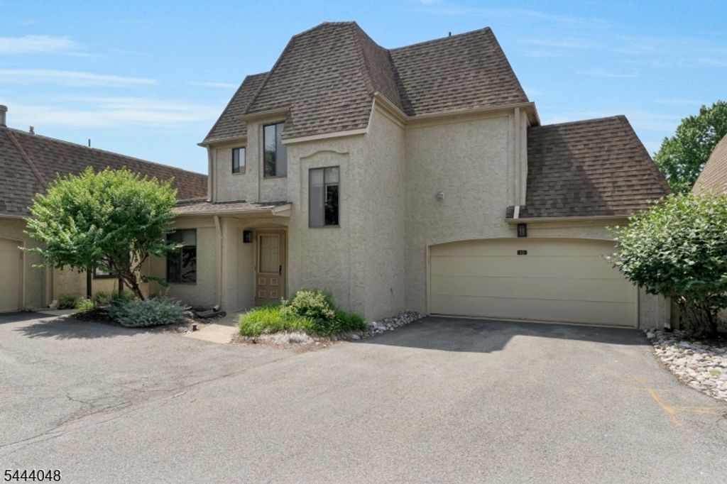 12 Carriage Pl, Edison Twp., NJ 08820