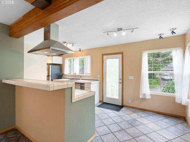 3915 Sw POMONA St, Portland, OR 97219