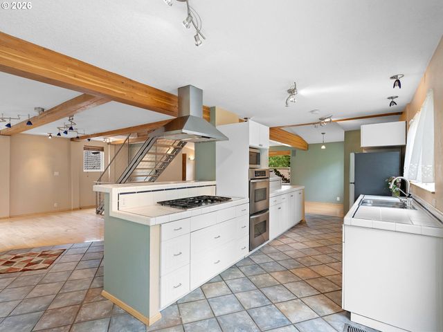 3915 Sw POMONA St, Portland, OR 97219