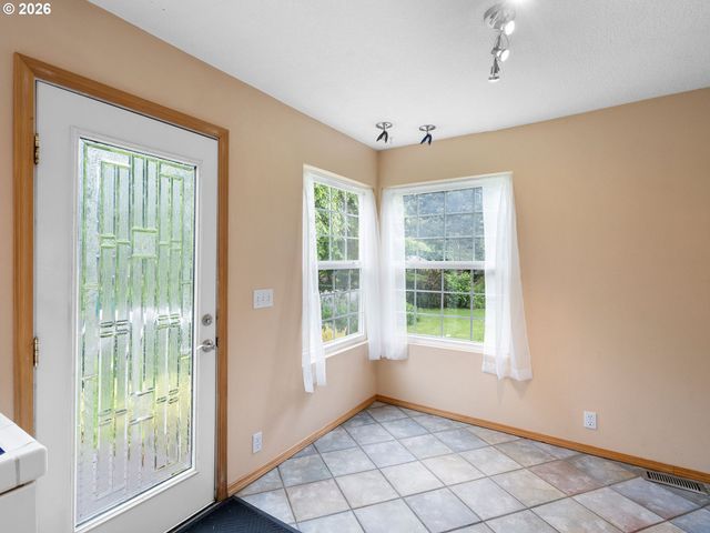 3915 Sw POMONA St, Portland, OR 97219
