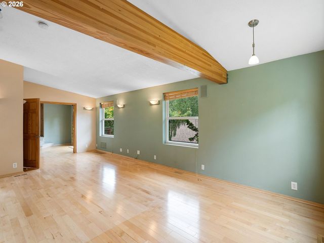 3915 Sw POMONA St, Portland, OR 97219