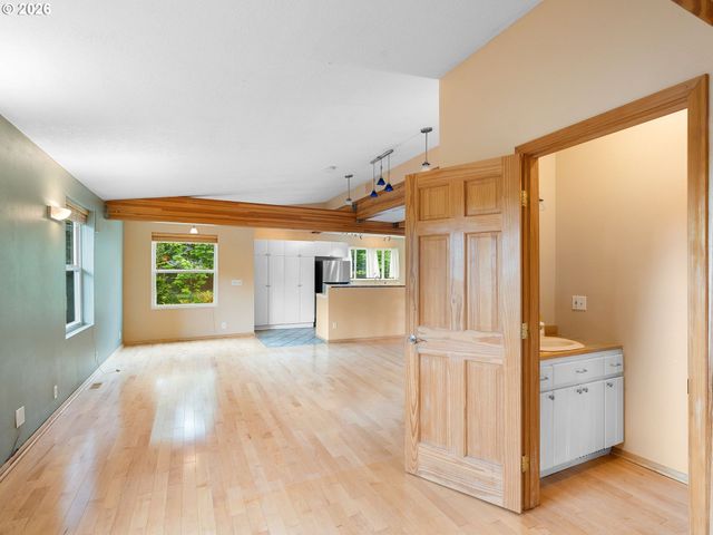 3915 Sw POMONA St, Portland, OR 97219