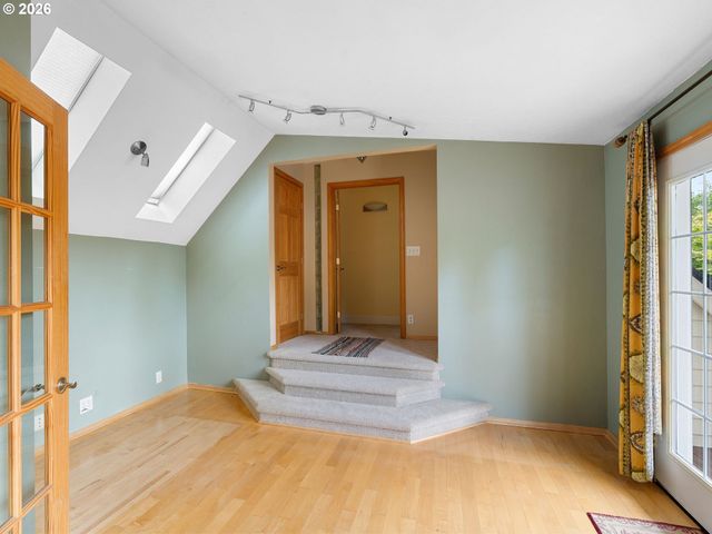 3915 Sw POMONA St, Portland, OR 97219