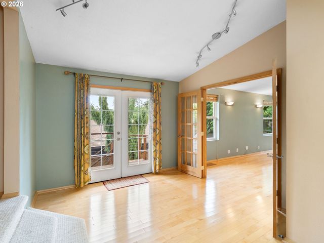 3915 Sw POMONA St, Portland, OR 97219