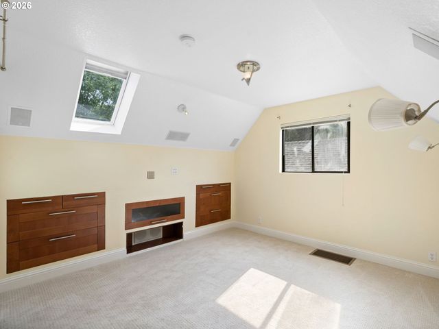 3915 Sw POMONA St, Portland, OR 97219