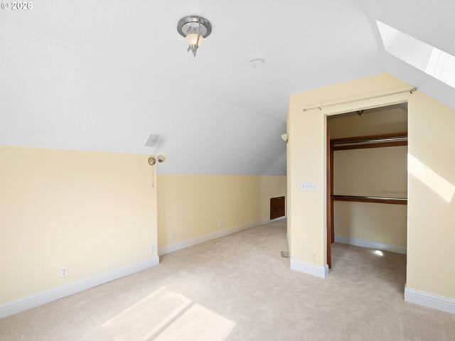 3915 Sw POMONA St, Portland, OR 97219