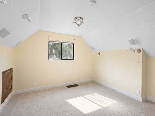3915 Sw POMONA St, Portland, OR 97219