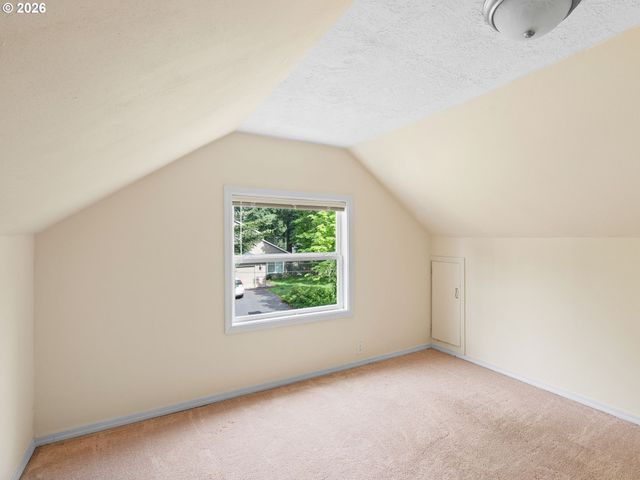 3915 Sw POMONA St, Portland, OR 97219