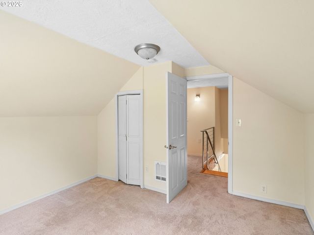 3915 Sw POMONA St, Portland, OR 97219