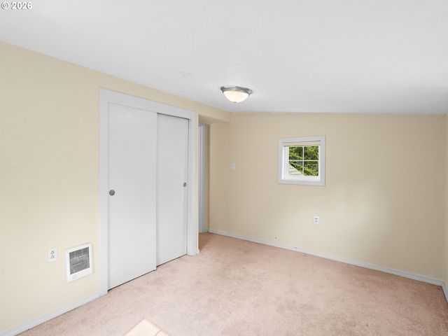 3915 Sw POMONA St, Portland, OR 97219