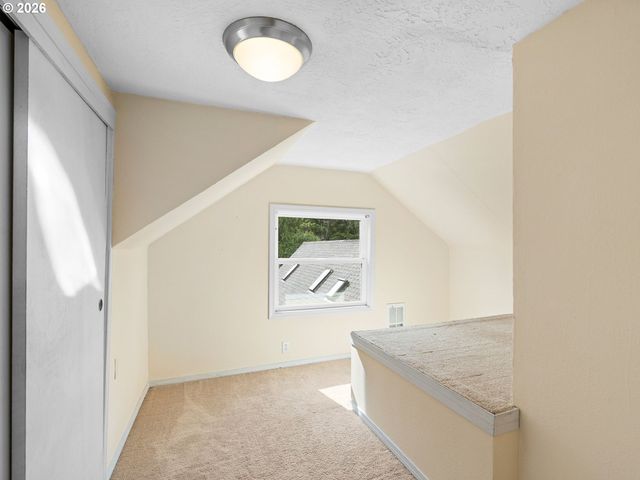 3915 Sw POMONA St, Portland, OR 97219