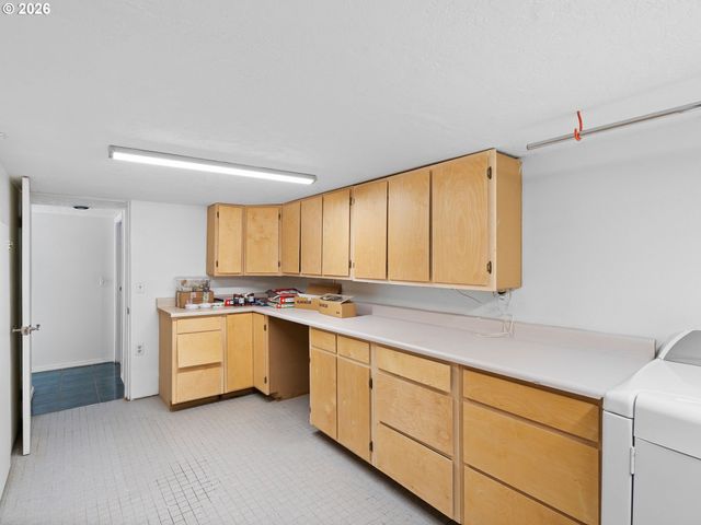 3915 Sw POMONA St, Portland, OR 97219