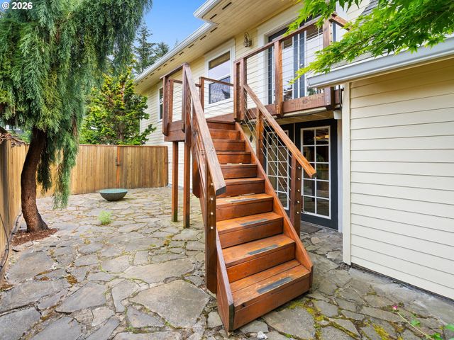 3915 Sw POMONA St, Portland, OR 97219